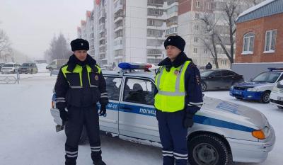 Томские полицейские помогли водителю автомобиля, загоревшегося в условиях сильного мороза