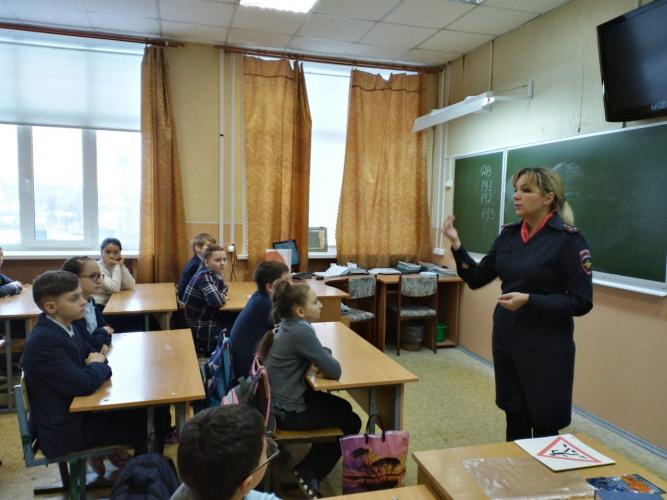 Сотрудники тульской Госавтоинспекции продолжают проводить профилактические мероприятия в образовательных учреждениях