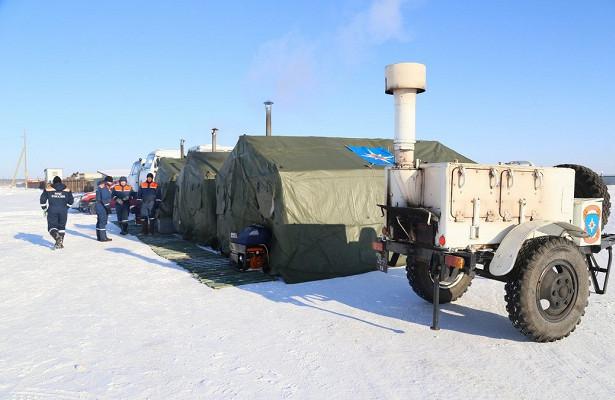 Зауральские спасатели помогают замерзающим в дороге водителям