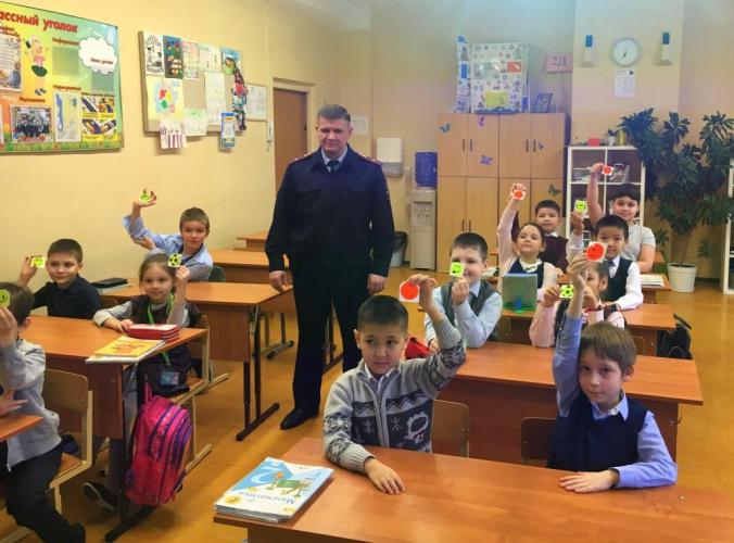 Госавтоинспекторы рассказали школьникам о важности применения светоотражающих элементов
