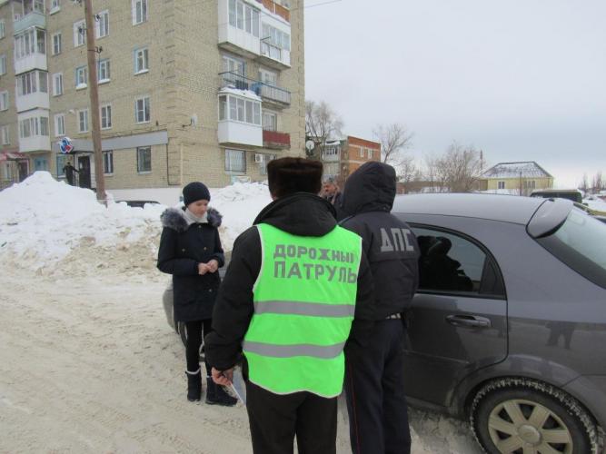 Саратовские автоинспекторы призвали водителей позаботиться о безопасности маленьких пассажиров