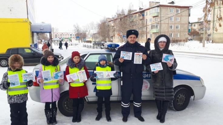 В Кабанском районе сотрудники ГИБДД и их юные помощники в стихотворной форме призвали водителей и пешеходов к соблюдению ПДД