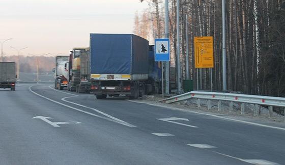 За медленную езду по автомагистрали в России штраф намерены утроить