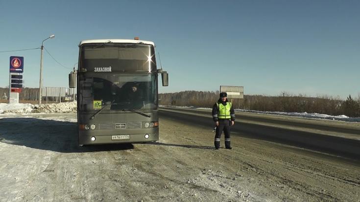 Сотрудники ГИБДД остановили автобус, за рулем которого находился водитель без соответствующих документов для осуществления организованной перевозки группы детей