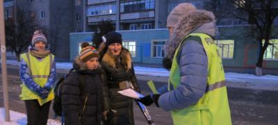 Вблизи пешеходных переходов белгородские родители развернули пункты помощи детям