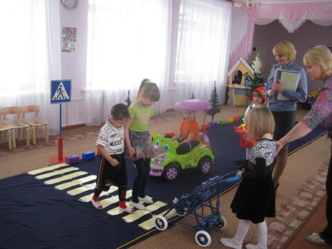 Обучающая игровая программа по ПДД проведена в Холмском детском саду