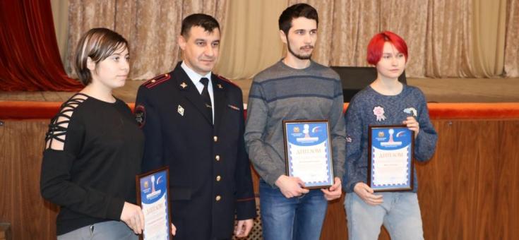 В Белгороде автоинспекторы отметили активных студентов за вклад в профилактику дорожно-транспортного травматизма