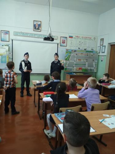 Ярославские инспекторы, родители и кадеты оказывают помощь педагогам в проведении «минуток безопасности» в школах