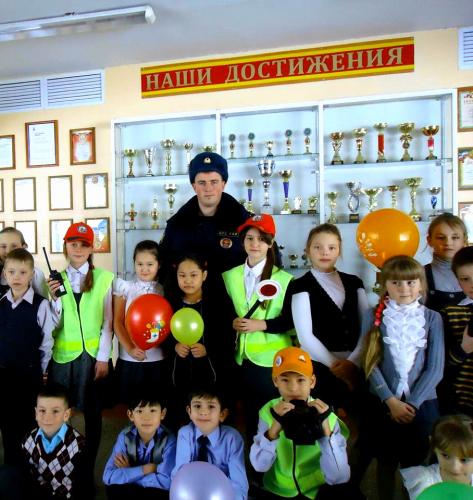 Сотрудники ГИБДД города Корсакова провели акцию «Неделя мужества»