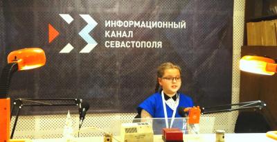 На севастопольских радиостанциях юные помощники ГИБДД озвучили ролики социальной аудиорекламы на тему безопасности дорожного движения