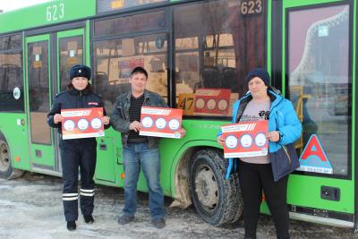Тюменские автоинспекторы организовали мобильные пункты призыва к снижению скорости
