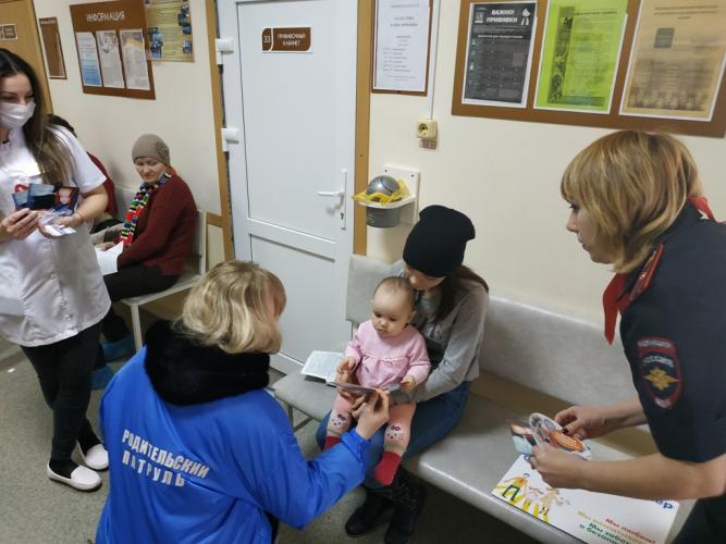«Родительский патруль» проводит тренинги по безопасной перевозке детей в тюменских детских сельских поликлиниках