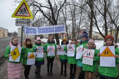 Дети напомнили водителям правила дорожного движения