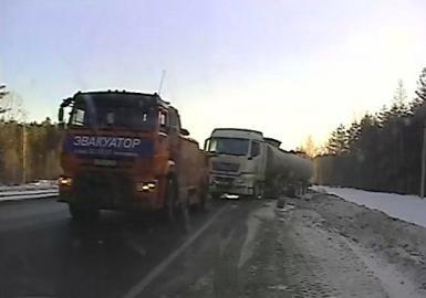 Водители грузовых автомашин поблагодарили сотрудников ГИБДД Вологодской области за помощь в трудных ситуациях на дороге