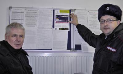 Представители управляющих компаний разъясняют правила дорожной безопасности жильцам многоквартирных домов Великого Новгорода