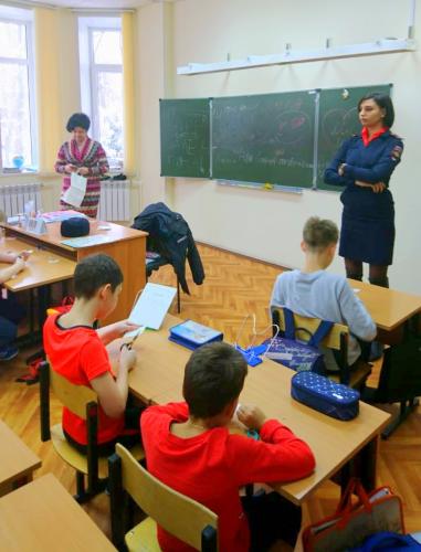 Сотрудники Госавтоинспекции СВАО провели акцию «Светящиеся сердца»
