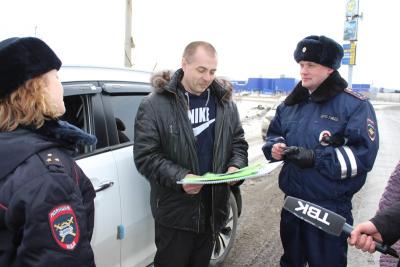 Красноярские автоинспекторы провели социальный эксперимент, проверив готовность водителей оказать взаимопомощь на дороге