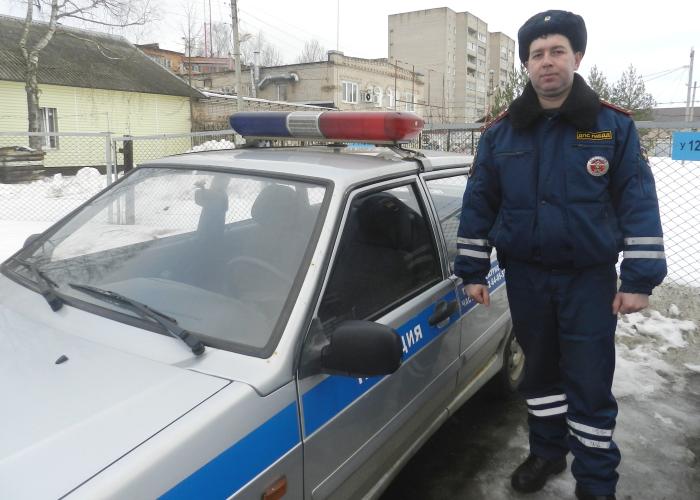 Жительница Санкт-Петербурга поблагодарила сотрудников ДПС Новгородской области за помощь на дороге
