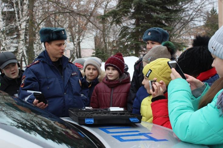 Сотрудники пензенской Госавтоинспекции провели День открытых дверей для школьников