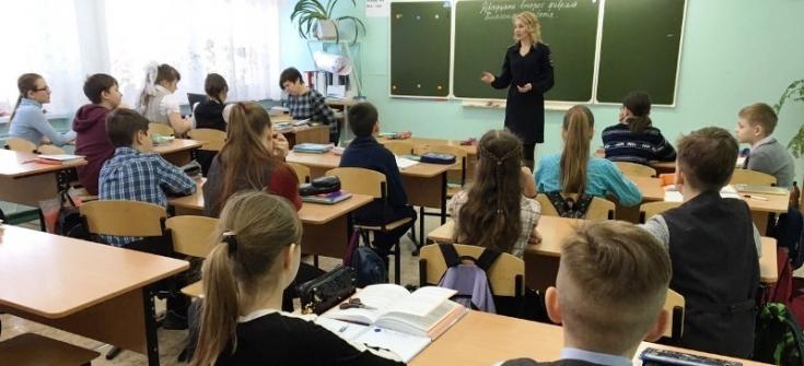 Госавтоинспекторы Красноярского края проводят блиц - опросы школьников по дорожной безопасности
