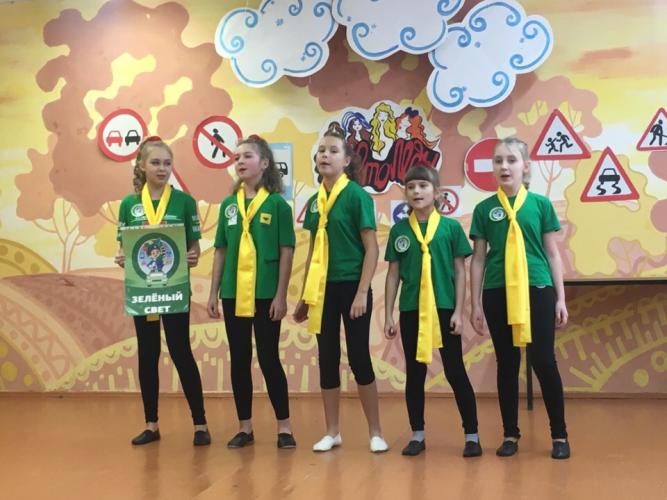 Приняв участие в конкурсе, брянские школьницы выявили лучших знатоков правил дорожного движения