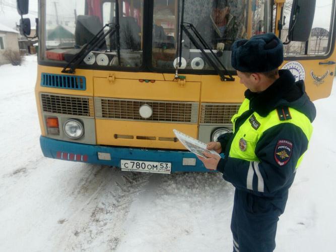 Водителям школьных автобусов Новгородской области напомнили об ответственности за безопасность несовершеннолетних пассажиров
