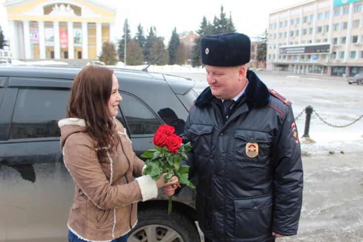 Руководитель Госавтоинспекции Марий Эл поддержал акцию «Цветы для автоледи»