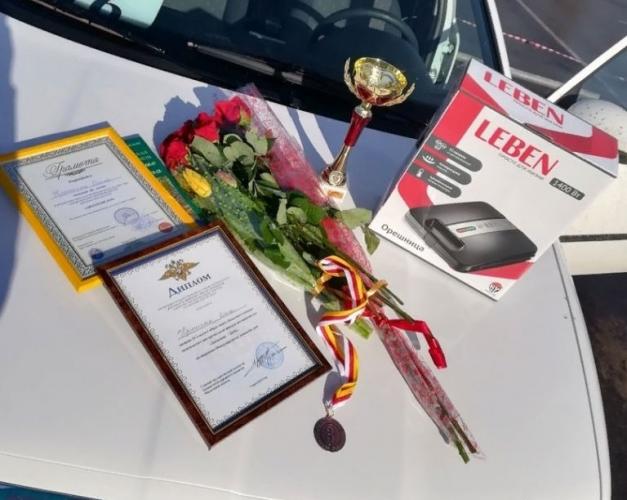 В Подмосковье автоинспекторы в преддверии Международного женского дня определили лучшую автоледи