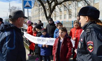 В Нальчике одноклассники пострадавшей в ДТП школьницы призвали автомобилистов к дисциплине на дорогах