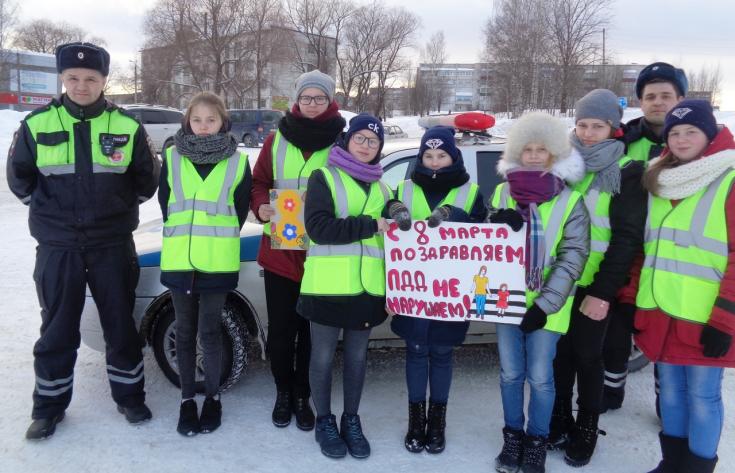 С 8 Марта поздравляем – ПДД не нарушаем
