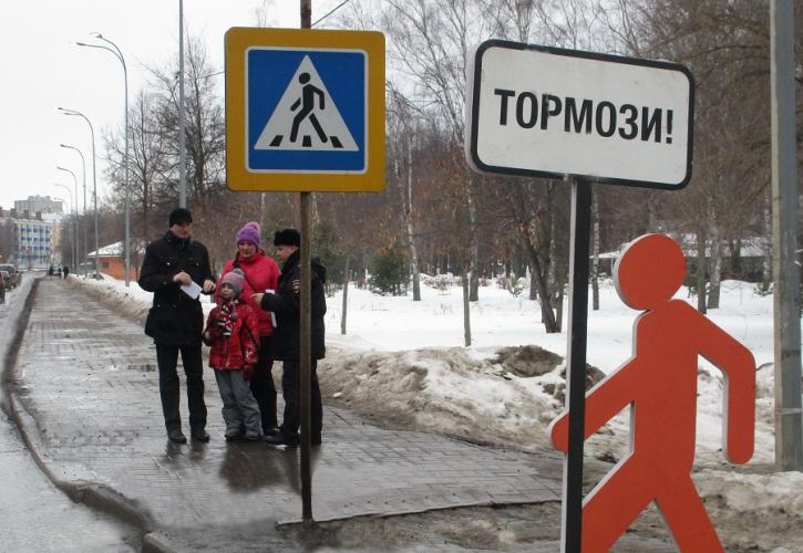 В Ярославской области сотрудники Госавтоинспекции проводят профилактические мероприятия в местах массового притяжения детей