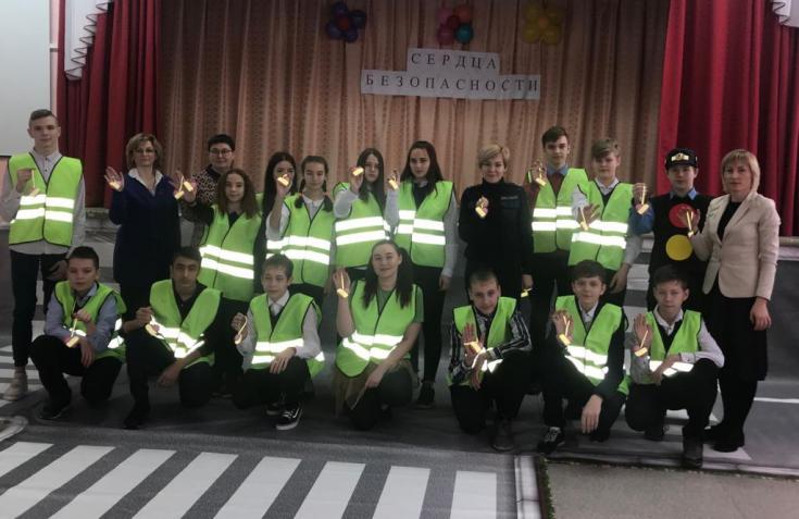 Сотрудники ГИБДД совместно с Тульским областным центром дополнительного образования детей провели акцию «Сердца безопасности»