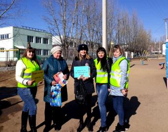 В Забайкалье «Родительский патруль» повышает дорожную грамотность щкольников на детских площадках