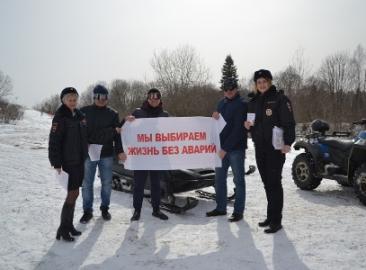 Сотрудники Госавтоинспекции Адыгеи обратили внимание туристов на строгое соблюдения правил дорожной безопасности в горной местности