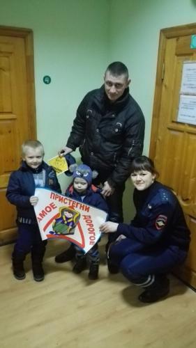 В Белгородской области педиатры и травматологи проводят родительские консультации по правилам использования детских удерживающих устройств