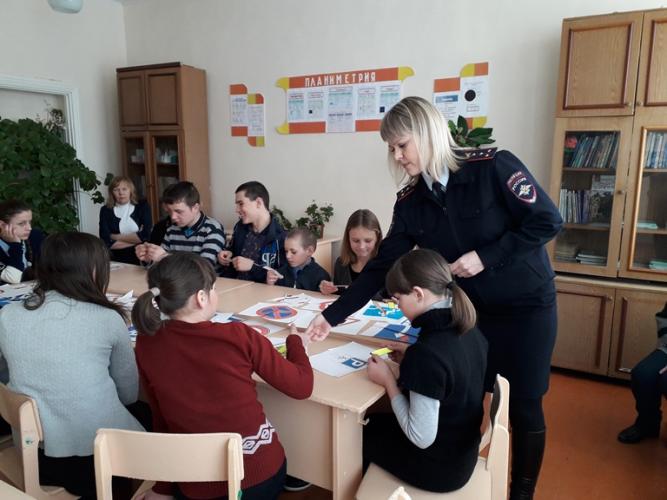 В Петровском районе автоинспекторы провели профилактическое мероприятие для сельских школьников