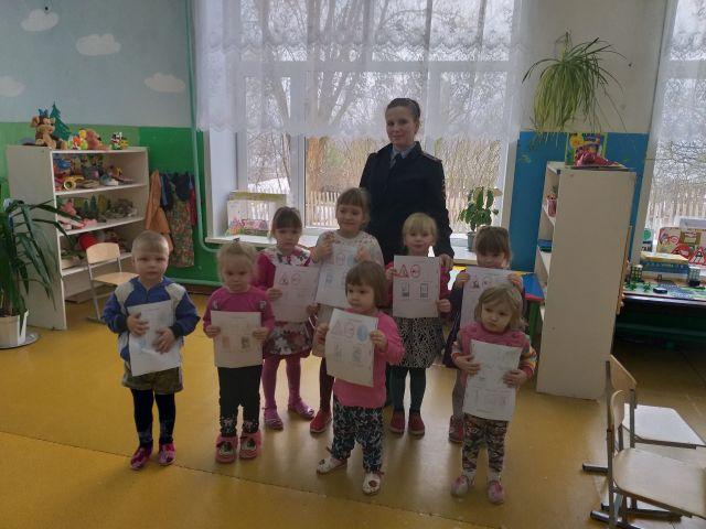 В Тверской области сотрудники Госавтоинспекции посетили дошколят