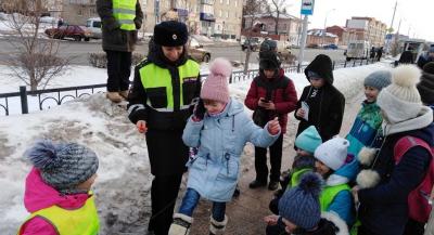 Тюменские родители провели для школьников ассоциативный тест на определение опасности пользования смартфонами во время движения