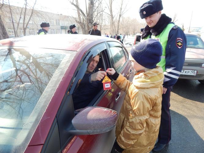 Юные инспекторы движения и Госавтоинспекция города Кургана поддержали акцию «Скорость - не главное!»