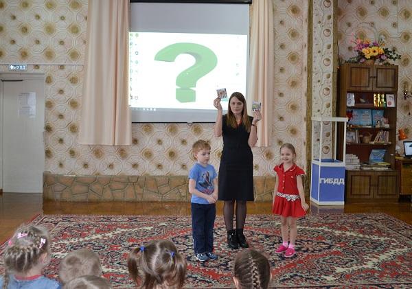 Сотрудники ГИБДД провели профилактические беседы с дошкольниками