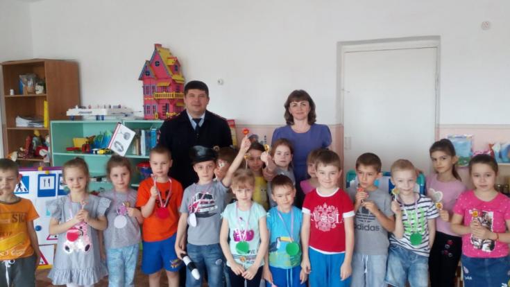 В детском саду «Солнышко» Полтавского района сотрудники Госавтоинспекции провели профилактическое мероприятие «КВН безопасности»
