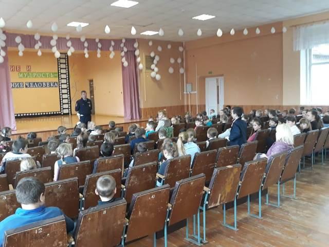 Сотрудники ГИБДД провели профилактическую беседу в школе поселка Голынки