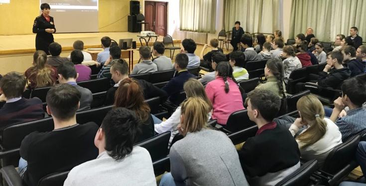 Сотрудники ГИБДД провели интерактивный урок со школьниками