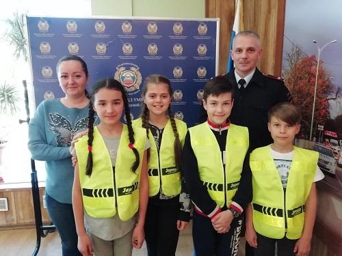 Сотрудники Госавтоинспекции провели мастер - класс для команды юных инспекторов движения в рамках подготовки к участию во Всероссийском конкурсе «Безопасное колесо»