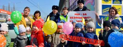 Юные жители Минеральных Вод рассказывают участникам движения о старте социальной кампании «Без вас не получится»