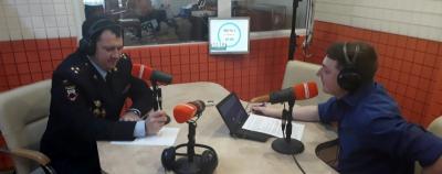 Жители Ставрополя приняли участие в акции «Пристегнись и улыбнись!» в прямом радиоэфире