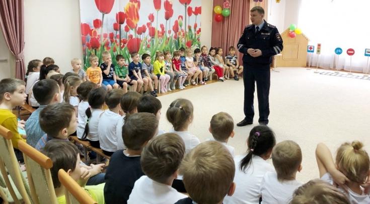 Брейн-ринг по Правилам дорожного движения провели сотрудники столичной Госавтоинспекции