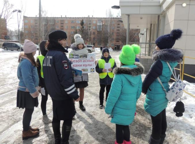 О ПРАВИЛАХ ДОРОЖНОЙ БЕЗОПАСНОСТИ В ПЕРИОД ШКОЛЬНЫХ КАНИКУЛ НАПОМНИЛИ ЖИТЕЛЯМ ГОРОДА БЕРДСКА
