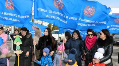 Белгородские мамы-автомобилистки привлекли внимание к детской дорожной безопасности тематическим пробегом