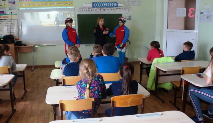 Воспитанники тюменской спортивной школы провели урок велобезопасности для сельских подростков
